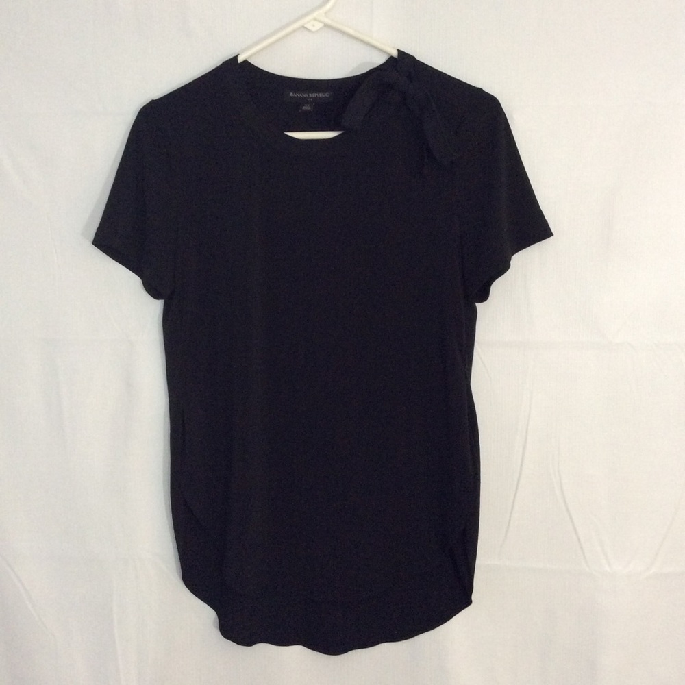 Banana Republic Black Short Sleeved Blouse w/ bow